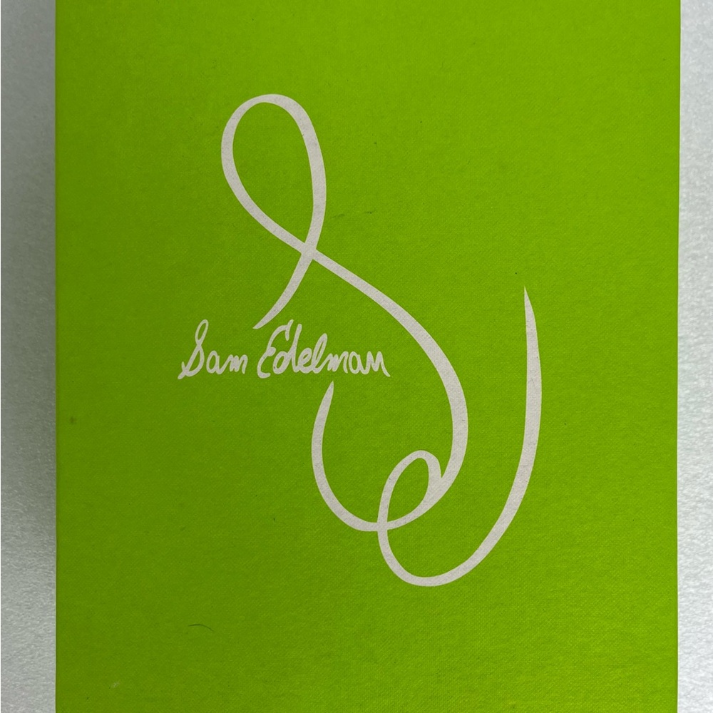 Sam Edelman Black Patent Heels on Green Box